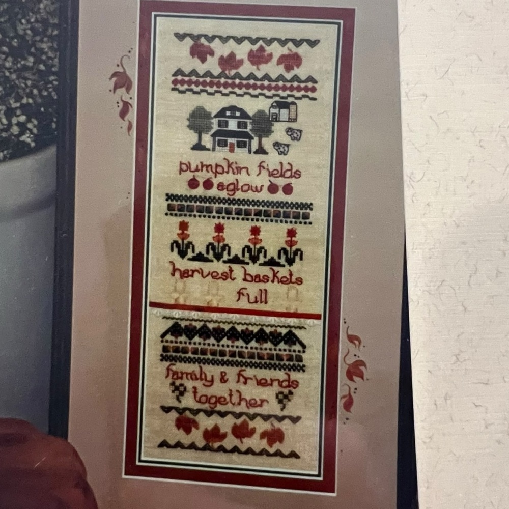Elegant Designs AUTUMN GIFTS Counted Embroidery Booklet 61 X‎ 175 Florals Farm